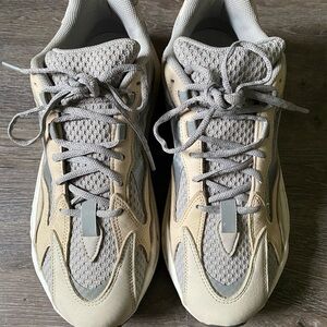 Yeezy Boost 700 V2 Static